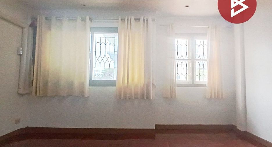 For sale 4 bedrooms townhouse in Bang Kapi, Bangkok