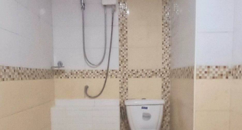 For sale 4 bedrooms townhouse in Bang Kapi, Bangkok