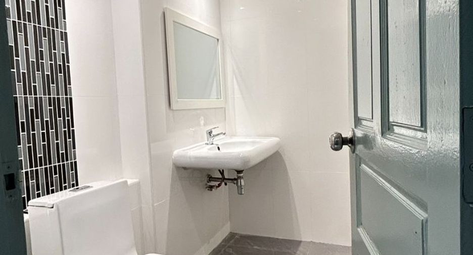 For rent 2 bedrooms condo in Wang Thonglang, Bangkok