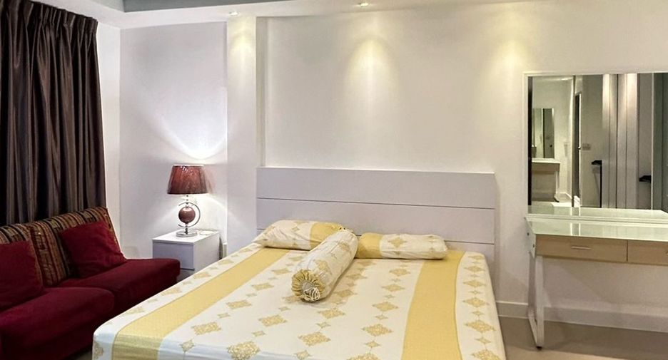 For rent 2 bedrooms condo in Wang Thonglang, Bangkok