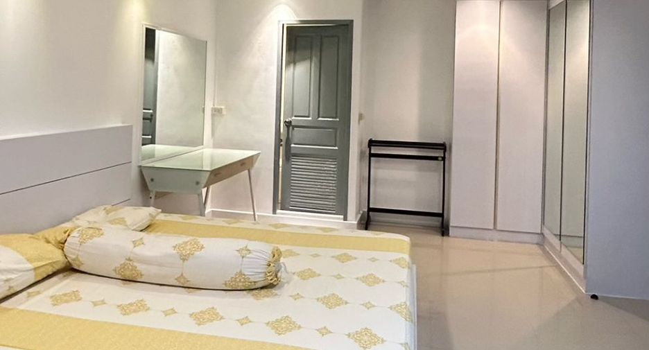 For rent 2 bedrooms condo in Wang Thonglang, Bangkok