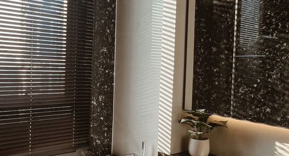 À louer et à vendre 1 chambre condo à Khlong Toei, Bangkok