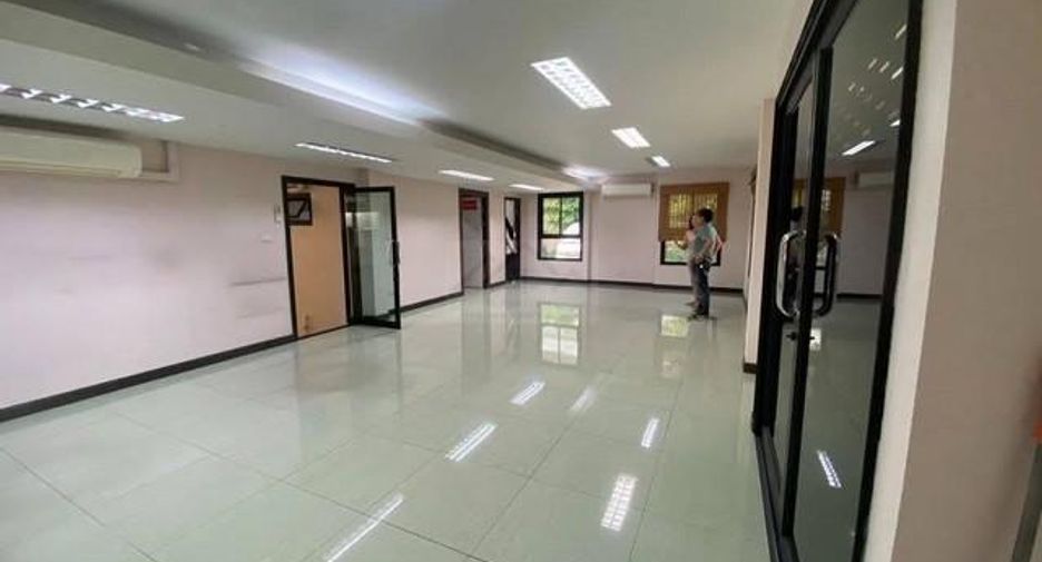 Oficina en alquiler de 8 habitaciones en Don Mueang, Bangkok