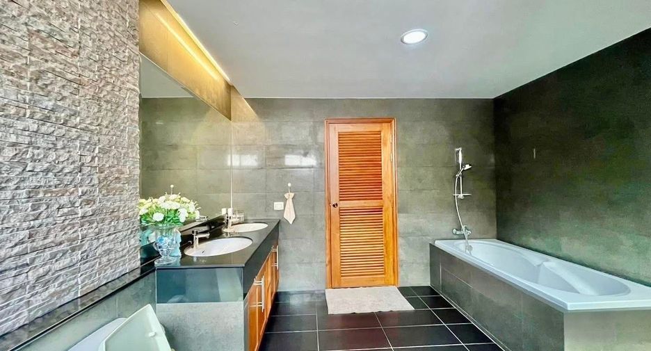 For rent 3 bedrooms house in Huay Yai, Pattaya