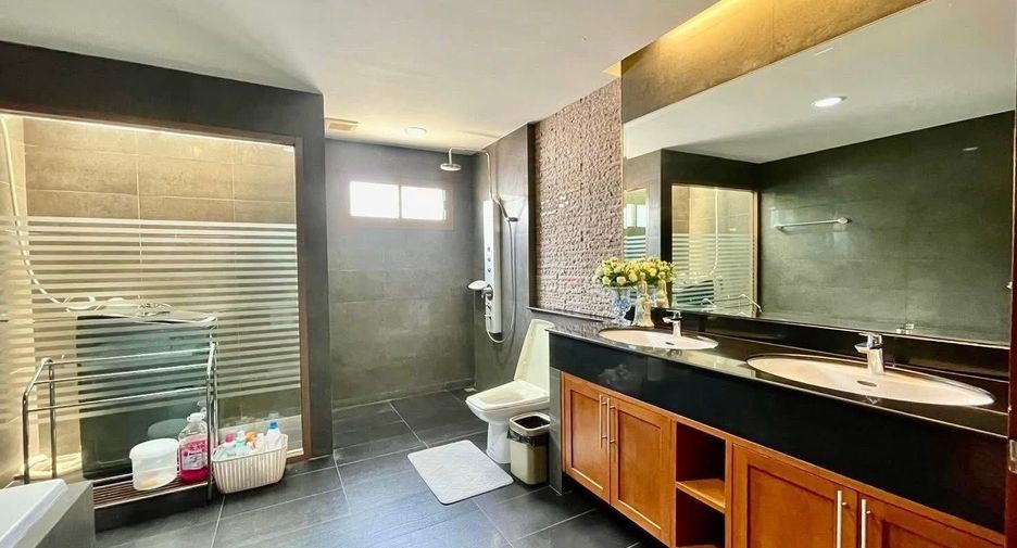 For rent 3 bedrooms house in Huay Yai, Pattaya