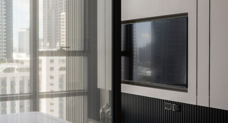 For rent and for sale 2 bedrooms condo in Watthana, Bangkok