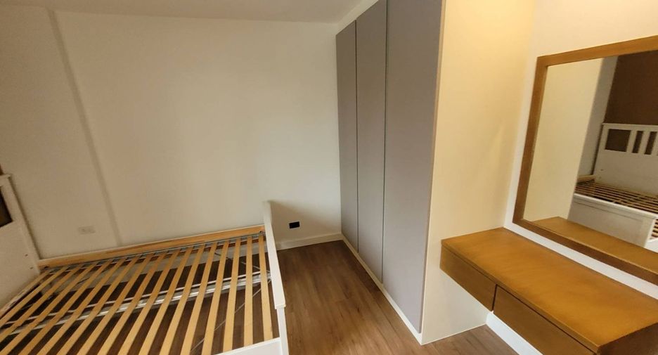 For rent 3 bedrooms condo in Watthana, Bangkok