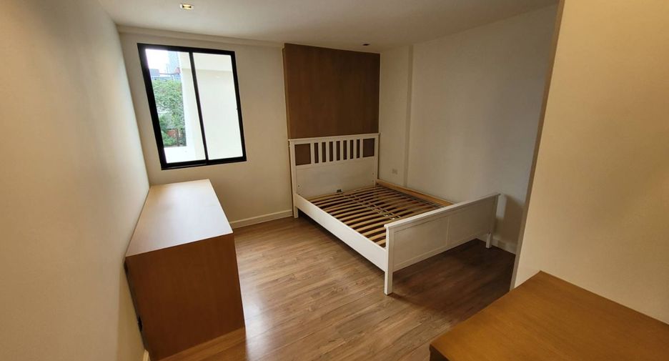 For rent 3 bedrooms condo in Watthana, Bangkok