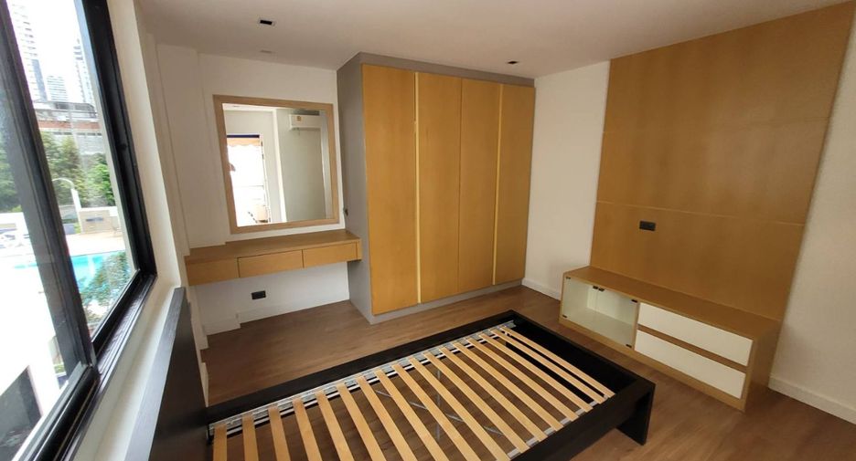 For rent 3 bedrooms condo in Watthana, Bangkok