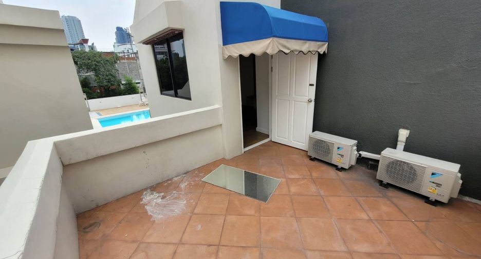 For rent 3 bedrooms condo in Watthana, Bangkok