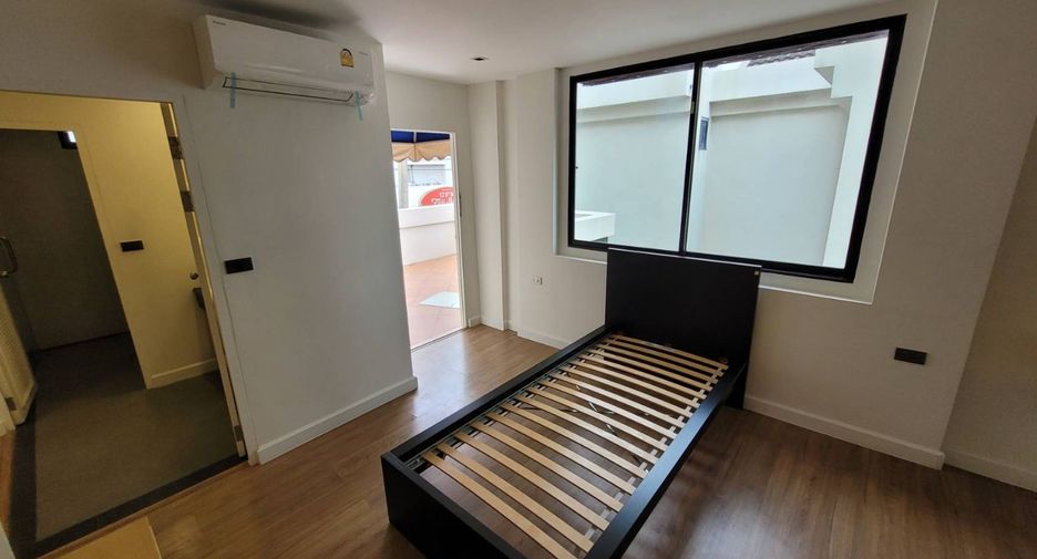 For rent 3 bedrooms condo in Watthana, Bangkok
