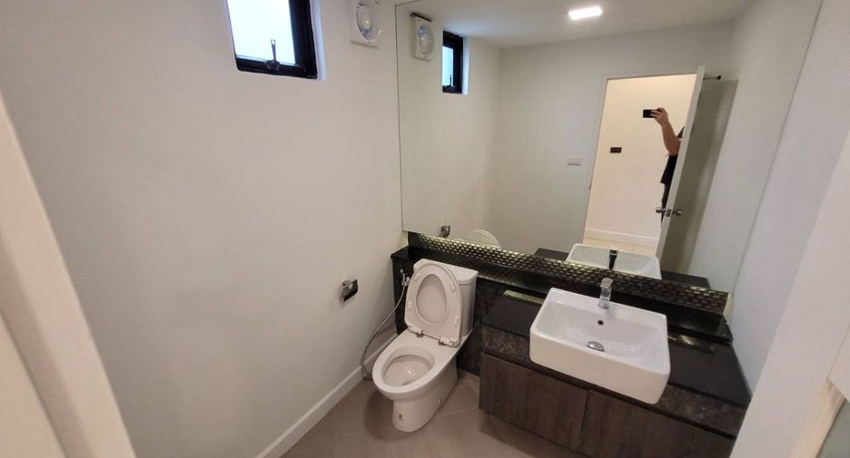 For rent 3 bedrooms condo in Watthana, Bangkok
