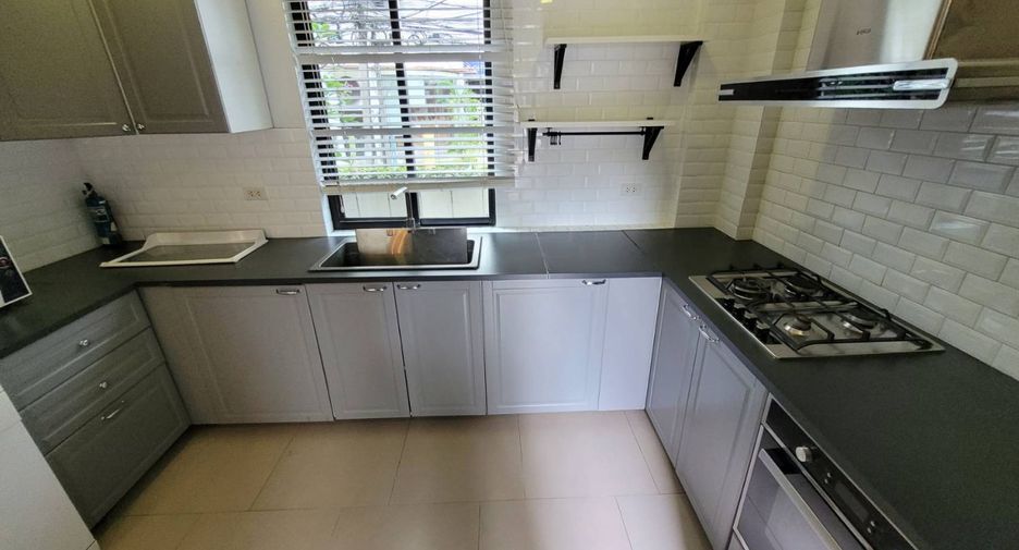 For rent 3 bedrooms condo in Watthana, Bangkok