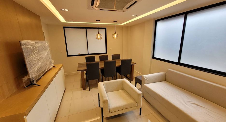 For rent 3 bedrooms condo in Watthana, Bangkok