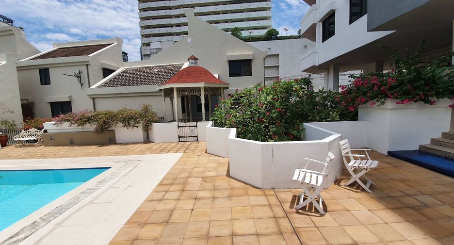 For rent 3 bedrooms condo in Watthana, Bangkok