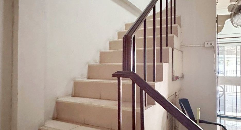 À vendre 3 chambres maison de ville à Phanat Nikhom, Chonburi