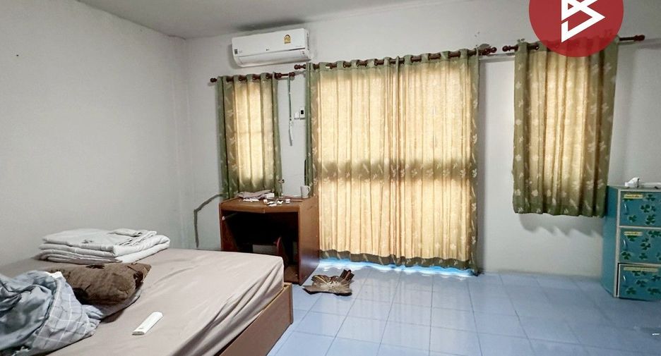 À vendre 3 chambres maison de ville à Phanat Nikhom, Chonburi