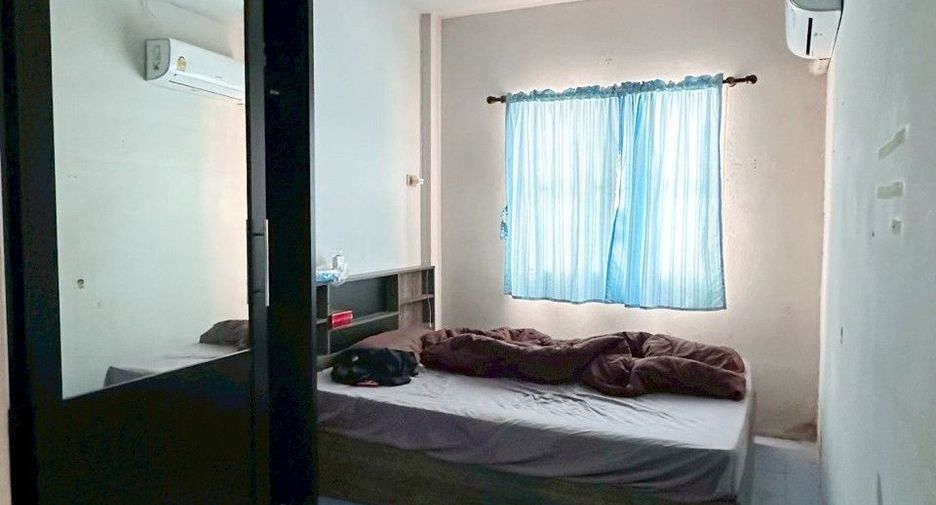 À vendre 3 chambres maison de ville à Phanat Nikhom, Chonburi