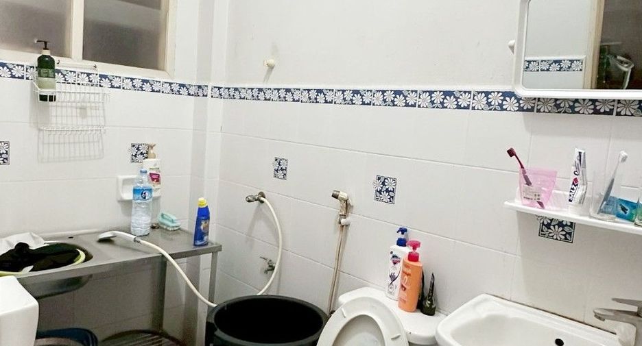 À vendre 3 chambres maison de ville à Phanat Nikhom, Chonburi
