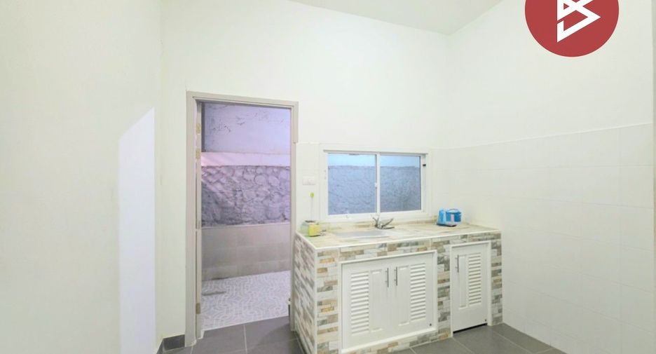 Reihenhaus zum Kauf mit 2 Zimmer in Si Racha, Chonburi