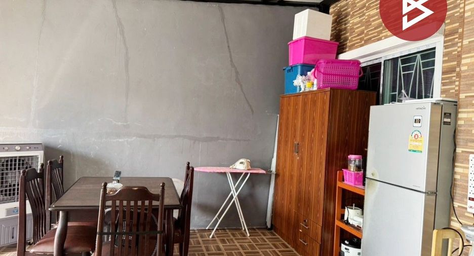 Reihenhaus zum Kauf mit 2 Zimmer in Phra Samut Chedi, Samut Prakan