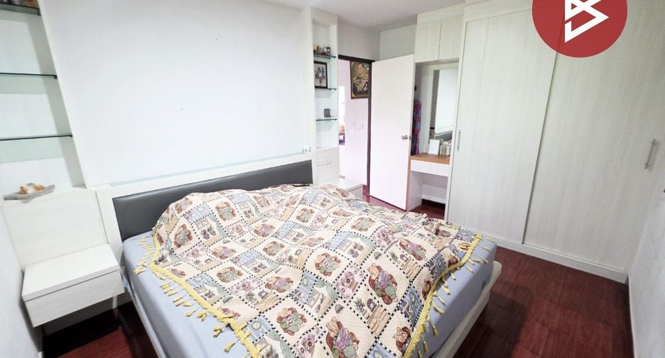 For sale 5 bedrooms house in Mueang Samut Prakan, Samut Prakan