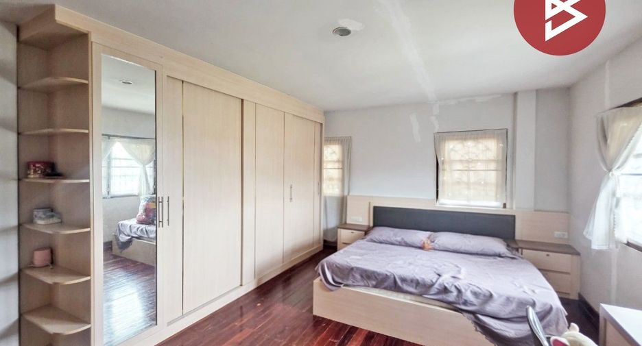For sale 5 bedrooms house in Mueang Samut Prakan, Samut Prakan