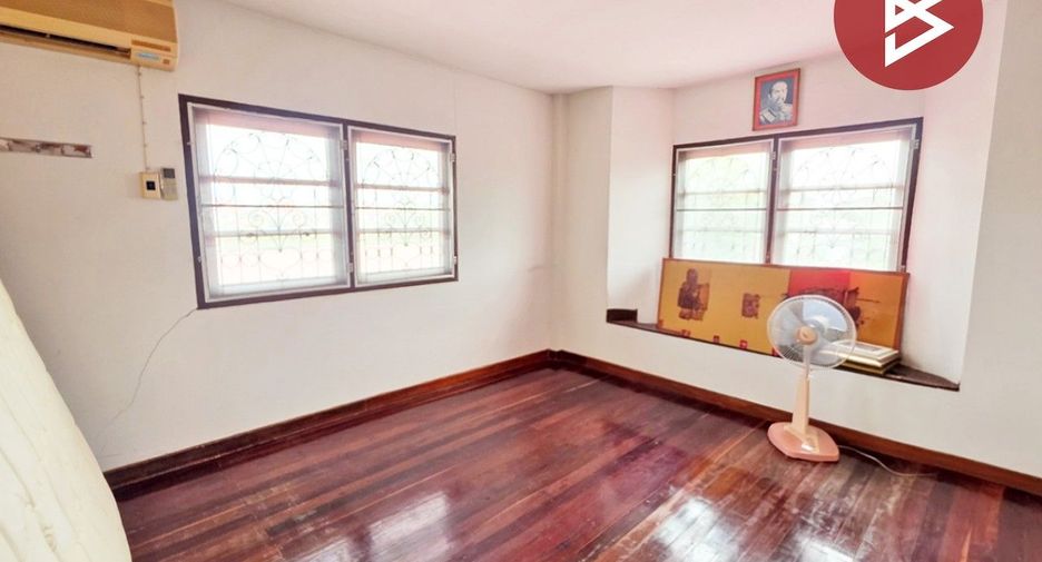 For sale 5 bedrooms house in Mueang Samut Prakan, Samut Prakan