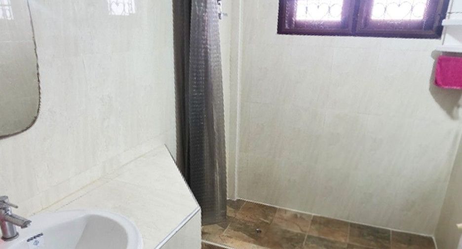 For sale 5 bedrooms house in Mueang Samut Prakan, Samut Prakan