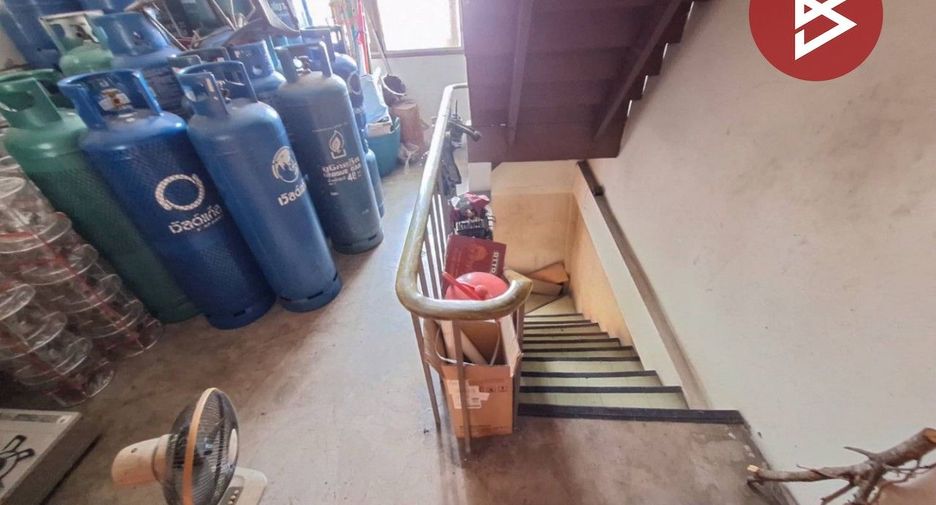 For sale 3 bedrooms retail Space in Khan Na Yao, Bangkok