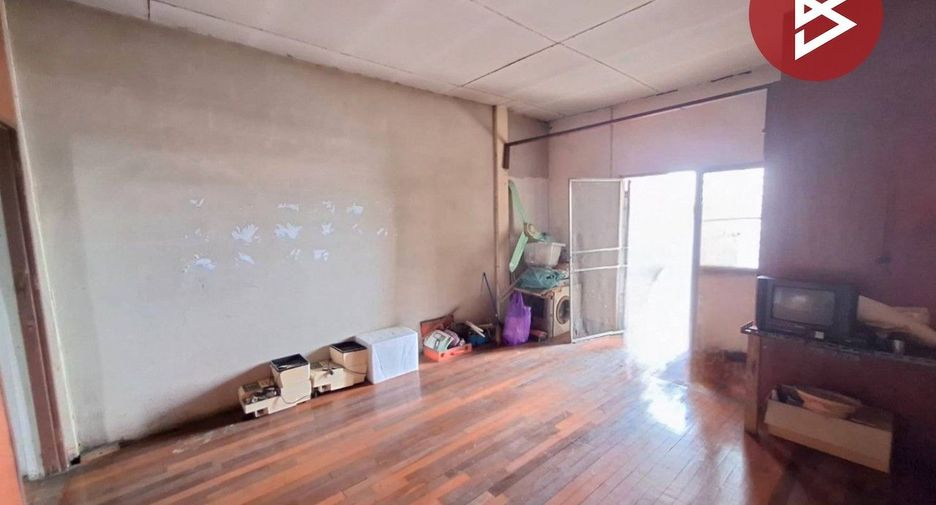 For sale 3 bedrooms retail Space in Khan Na Yao, Bangkok