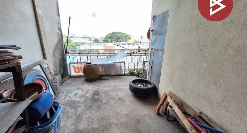 For sale 3 bedrooms retail Space in Khan Na Yao, Bangkok