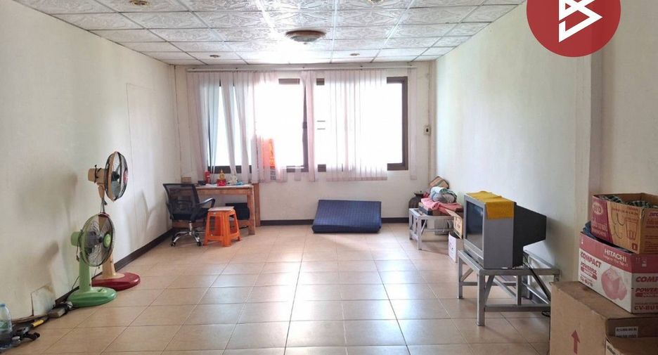 For sale 3 bedrooms retail Space in Khan Na Yao, Bangkok