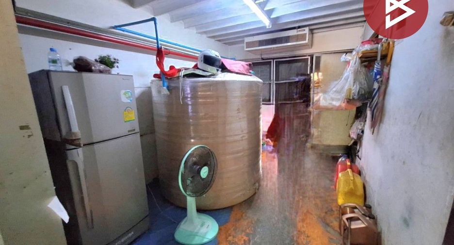 For sale 3 bedrooms retail Space in Khan Na Yao, Bangkok