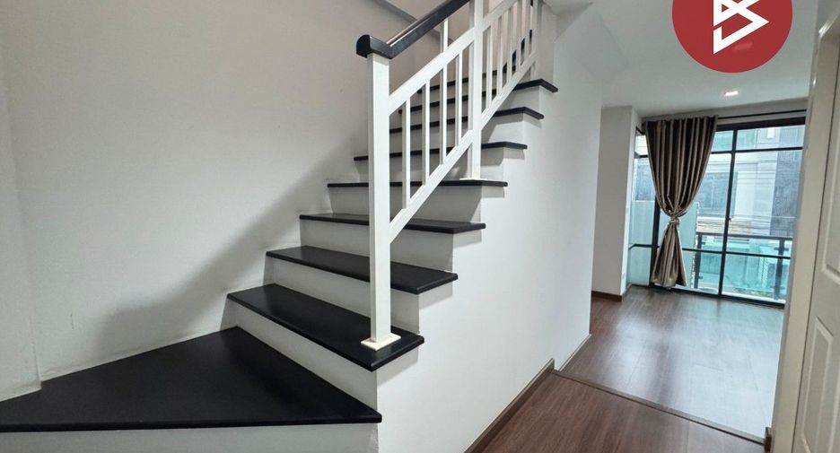 For sale 3 bedrooms townhouse in Mueang Pathum Thani, Pathum Thani