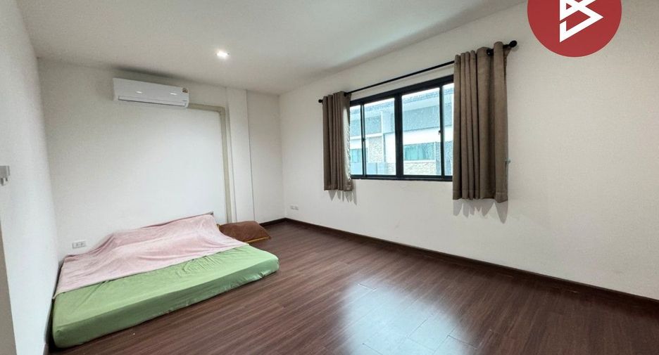 For sale 3 bedrooms townhouse in Mueang Pathum Thani, Pathum Thani