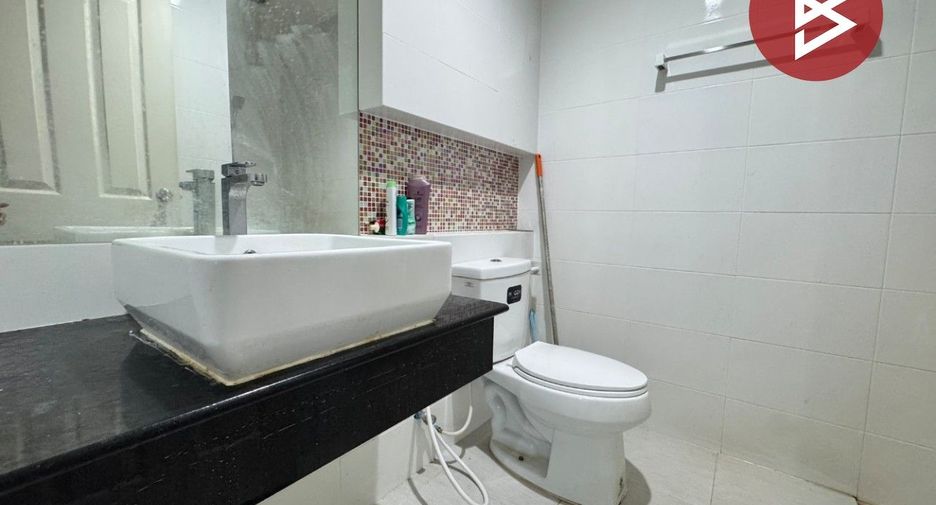For sale 3 bedrooms townhouse in Mueang Pathum Thani, Pathum Thani