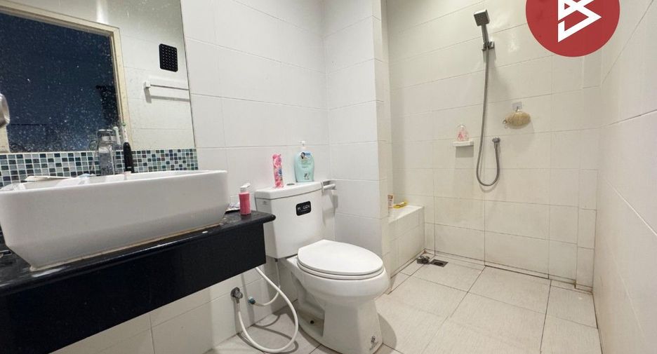 For sale 3 bedrooms townhouse in Mueang Pathum Thani, Pathum Thani