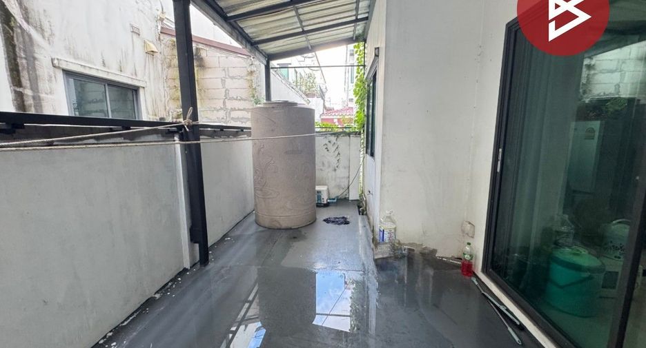 For sale 3 bedrooms townhouse in Mueang Pathum Thani, Pathum Thani