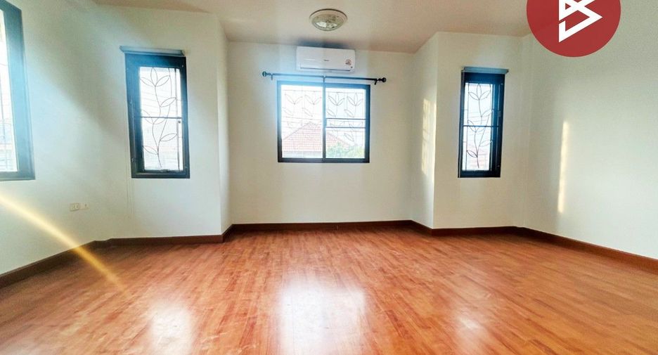 For sale 3 bedrooms townhouse in Mueang Chon Buri, Chonburi