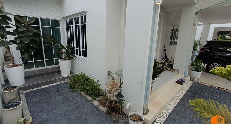 For sale 4 bedrooms house in Mueang Pathum Thani, Pathum Thani