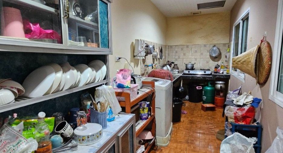 À vendre 4 chambres maison de ville à Min Buri, Bangkok