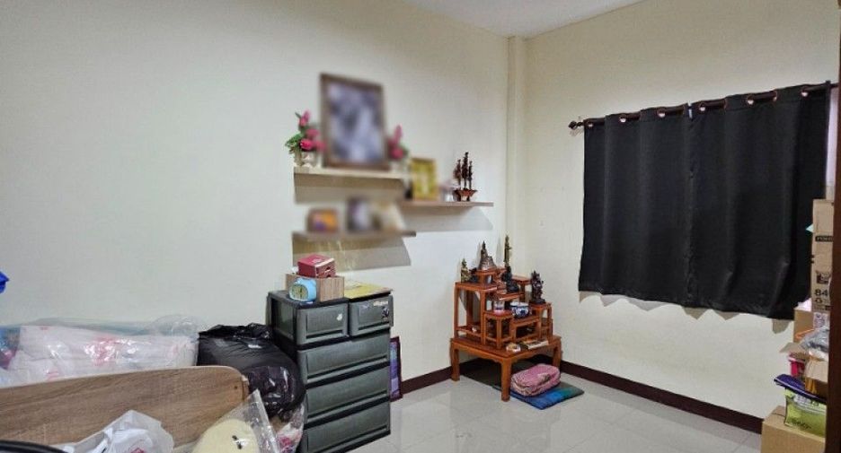 À vendre 4 chambres maison de ville à Min Buri, Bangkok