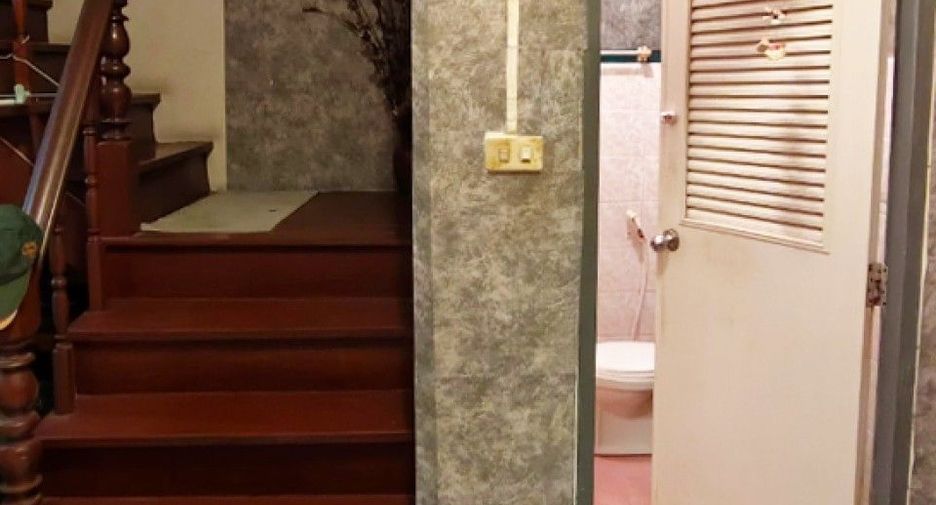 For sale 2 bedrooms townhouse in Mueang Samut Prakan, Samut Prakan
