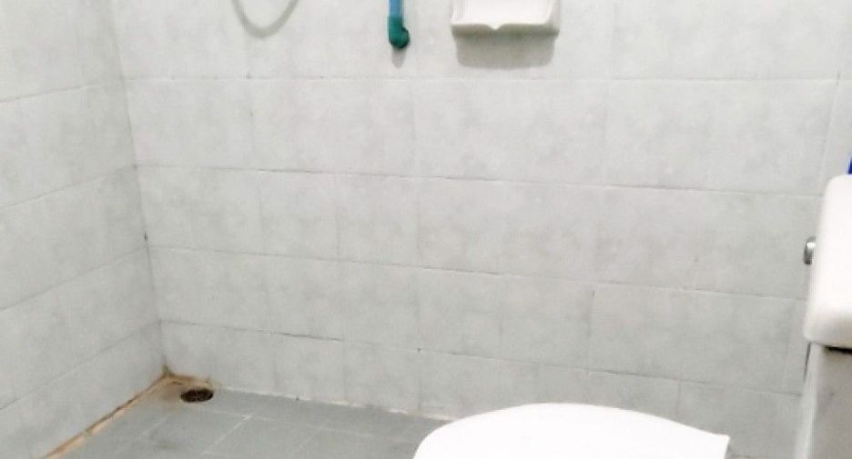 For sale 2 bedrooms townhouse in Mueang Samut Prakan, Samut Prakan