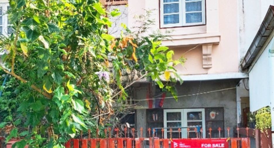 For sale 2 bedrooms townhouse in Mueang Samut Prakan, Samut Prakan