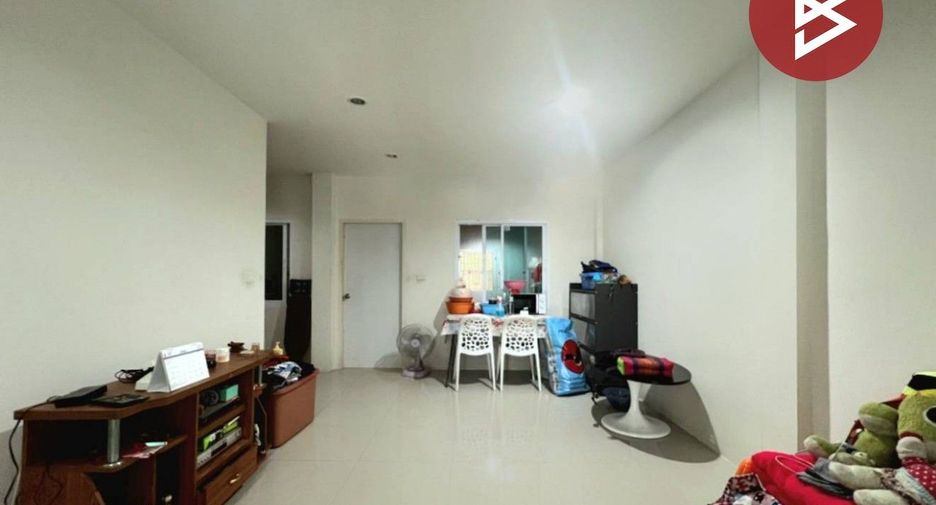 For sale 3 bedrooms townhouse in Bang Pakong, Chachoengsao