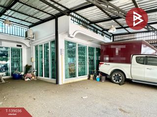 For sale 8 ベッドルーム townhouse in Khlong Toei, Bangkok