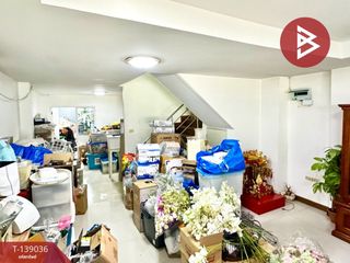 For sale 8 ベッドルーム townhouse in Khlong Toei, Bangkok