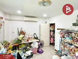 For sale 8 ベッドルーム townhouse in Khlong Toei, Bangkok